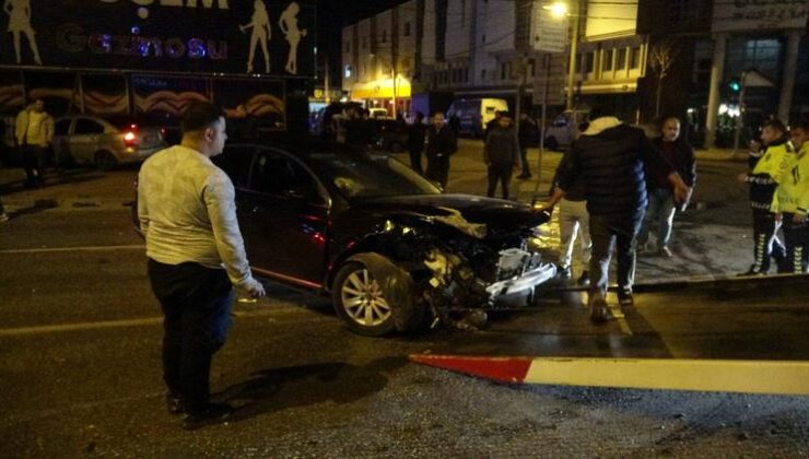 Gece kulübüne dalan otomobilin çarptığı 5 kişi yaralandı