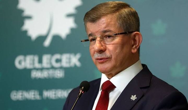 Davutoğlu’ ndan  Erdoğan’ a ‘profesör’ göndermesi