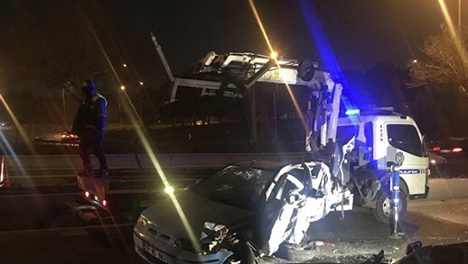 Ankara’ da bariyerlere çarpan otomobildeki 1 kişi öldü, 1 kişi ağır yaralandı