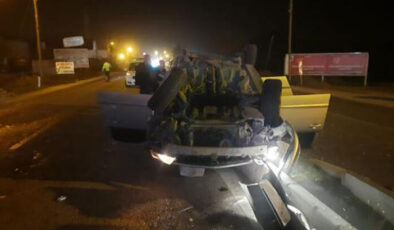 Adana’ da minibüsle ile otomobil çarpıştı: 13 kiş yaralandı