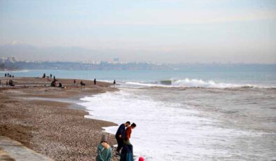 Antalya’ da şiddetli yağmur ve fırtına yerini yaz havasına bıraktı