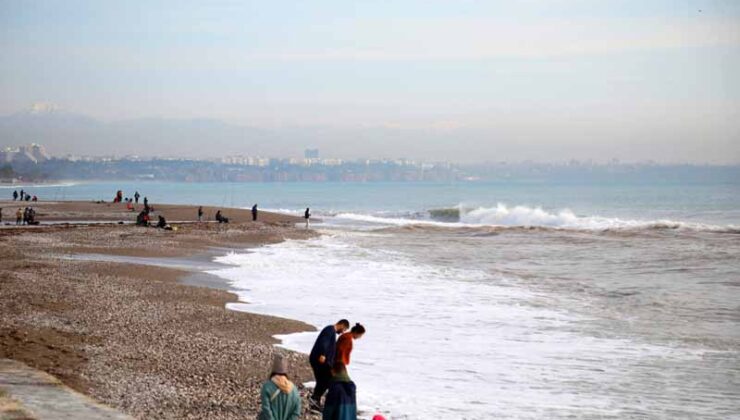 Antalya’ da şiddetli yağmur ve fırtına yerini yaz havasına bıraktı