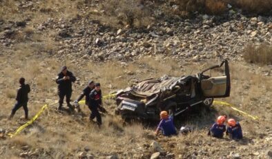 Fotoğraf çekmek için park ettiği araç, 300 metrelik uçuruma düştü: 1 kişi hayatını kaybetti
