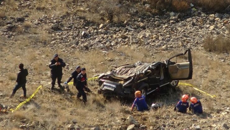 Fotoğraf çekmek için park ettiği araç, 300 metrelik uçuruma düştü: 1 kişi hayatını kaybetti