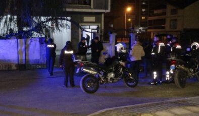 Cezaevinden çıkan şahıs birlikte yaşadığı kadını ve annesini tabancayla vurdu