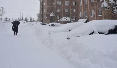 302 köy yolu kapandı: Eğitime ara verildi