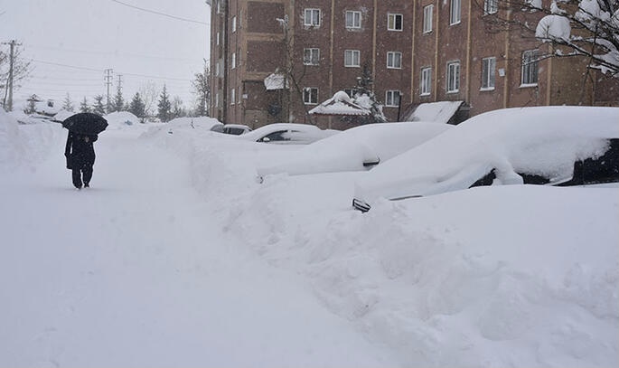 302 köy yolu kapandı: Eğitime ara verildi