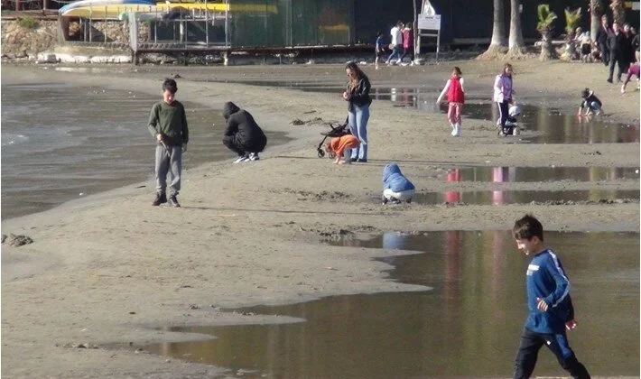 Muğla’ da denizin 50 metre çekilmesi paniğe neden oldu