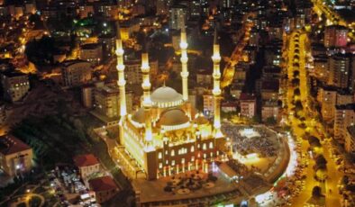 Camilerde sela okunup dua yapılacak mı?