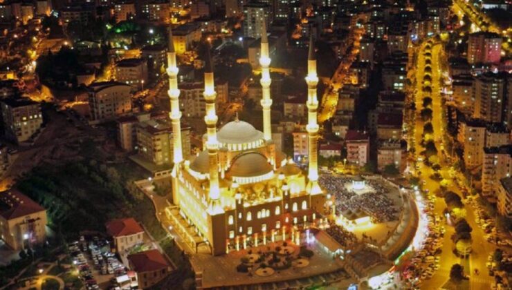 Camilerde sela okunup dua yapılacak mı?