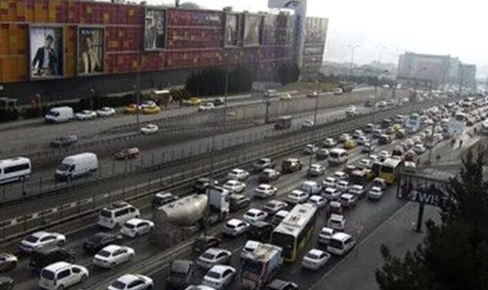 Beylikdüzü’ nde zincirleme kaza: 8 kişi yaralandı