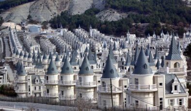 Kilise mimarisi ile tepki çeken şato villaları depremzedelere açılacak mı?