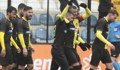 İstanbulspor’ un yürüyüşü devam ediyor