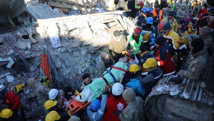 Kahramanmaraş’ ta asansörde sıkışsan 4 kişilik aile kurtarıldı