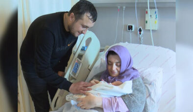 2 büyük depremde kurtuldu, bebeğine kavuştu