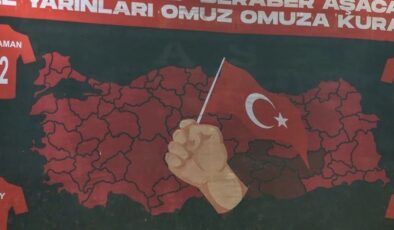 Bursa seyircisi Milli Takımı bağrına bastı: Depremzedeleri unutmadı