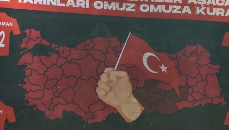 Bursa seyircisi Milli Takımı bağrına bastı: Depremzedeleri unutmadı