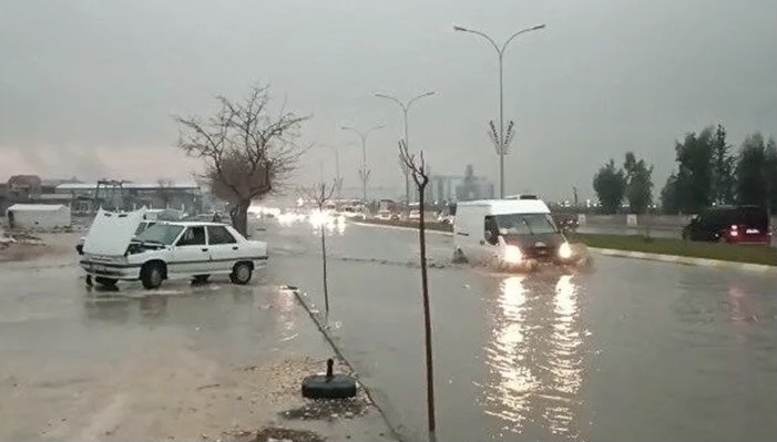 Deprem bölgesini şimdide sel vurdu: Adıyaman ve Şanlıurfa’ da can kayıpları var