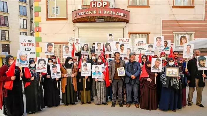 Diyarbakır Anneleri’ inde Anayasa Mahkemesi’ ne tepki: Bu kararla terör örgütüne finans sağlamıştır