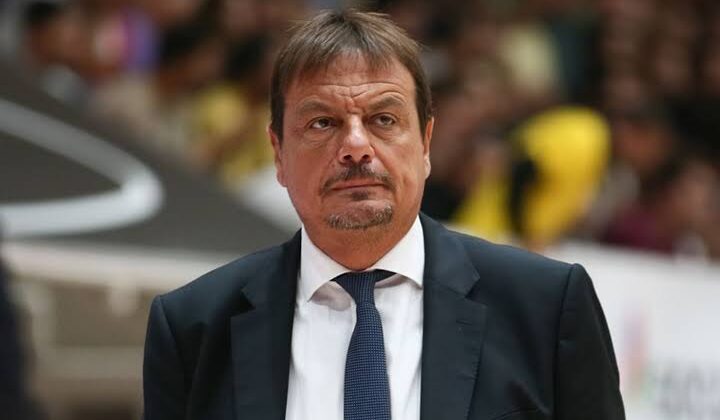 Ünlü teknik adam hastaneye kaldırıldı