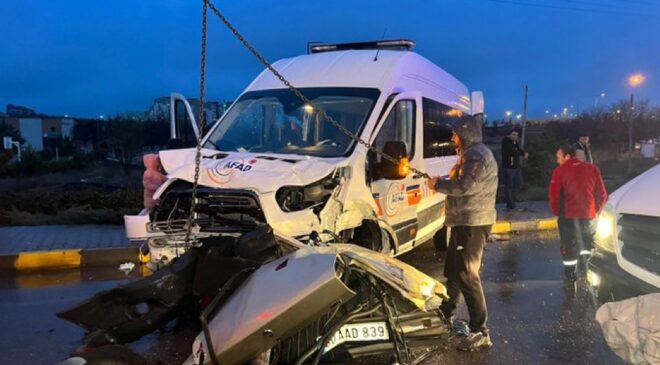 AFAD aracı kaza yaptı: 1 kişi öldü, 9 kişi yaralandı