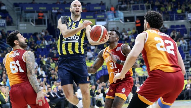 Derbide Fenerbahçe, Galatasaray’ a fark attı