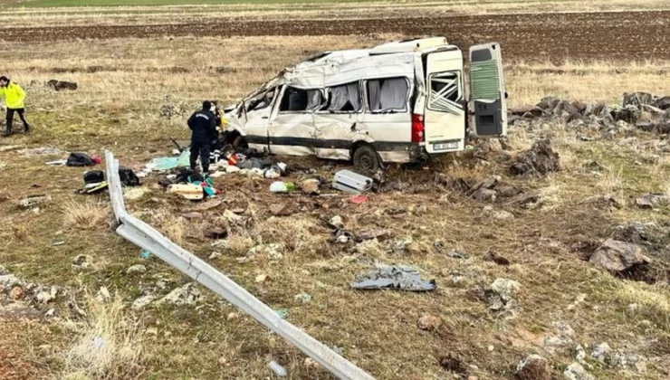 Minibüs şarampole uçtu: Çok sayıda ölü ve yaralı var