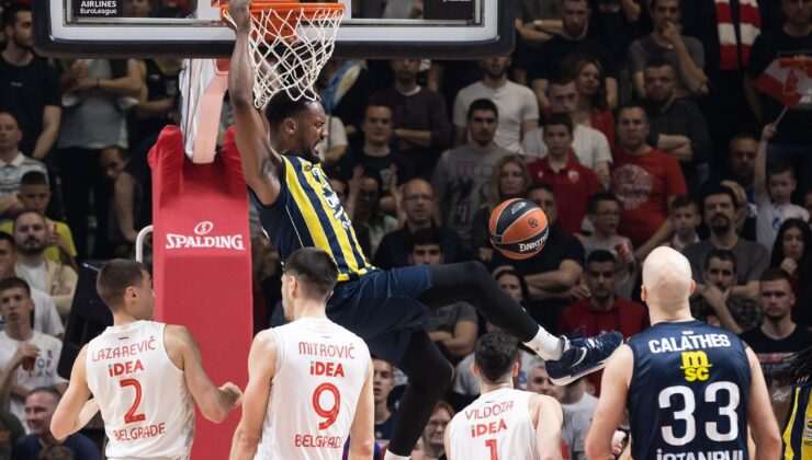 Deplasmanda kaybeden Fenerbahçe, rakibinin mağlup olması ile play off kaldı