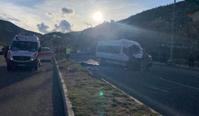 İşçi servis minibüsü takla attı: 1 kişi öldü, 7 kişi yaralandı