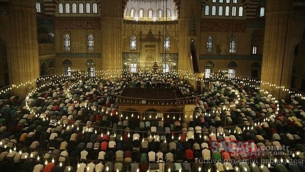Türkiye Ramazan Bayramına kavuşma sevincini yaşıyor: İl il Bayram namazı saatleri