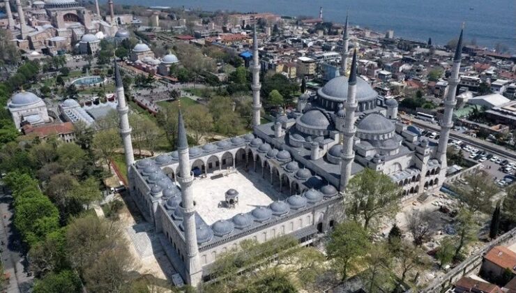 Restorasyonu tamamlanan Sultan Ahmet Camii ibadete açıldı