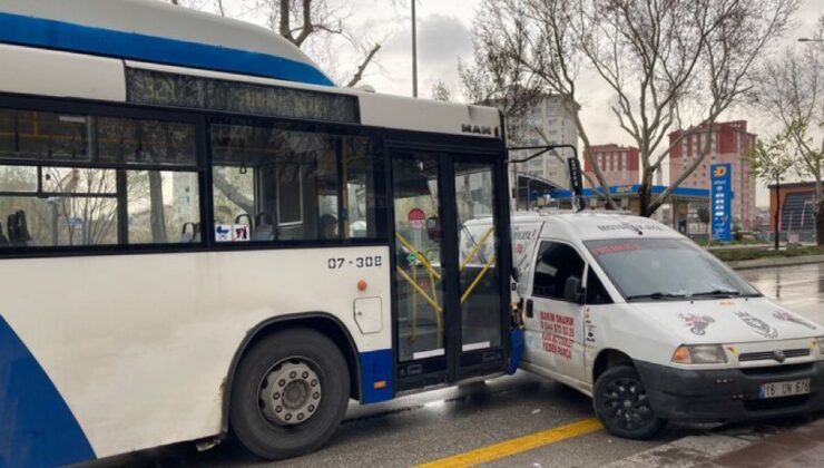 Trafikte sürücüsü ile tartıştığı otomobili metrelerce sürükledi