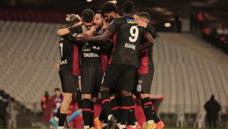 Karagümrük 3 puanı 4 golle aldı