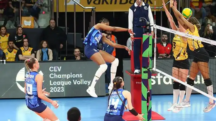 Fenerbahçe fırsat tepti, Vakıfbank finale yükseldi