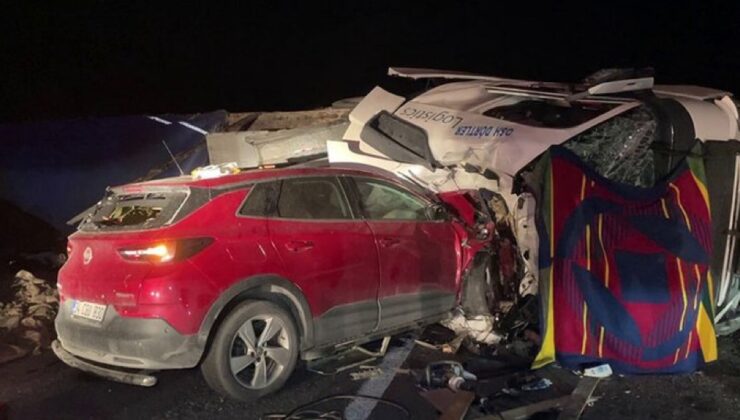 Sakarya’ da feci kaza: 2 kişi öldü, 4 kişi yaralandı