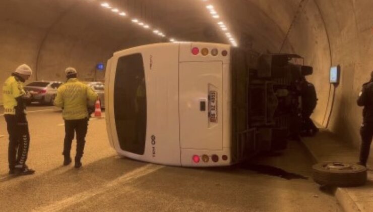 Adliye aracı kaza yaptı: 4 kişi yaralandı