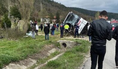 Yolcu otobüsü devrildi: 12 kişi yaralandı