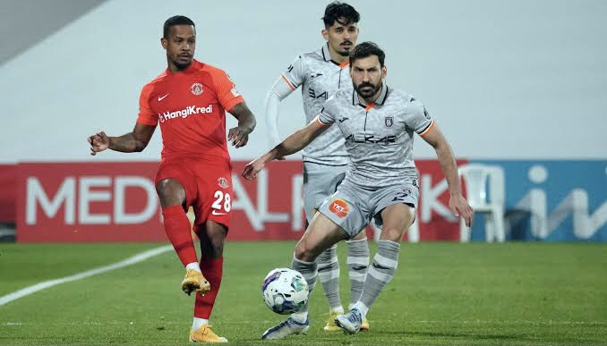 Günün maçı: Başakşehir FK – Ümraniyespor