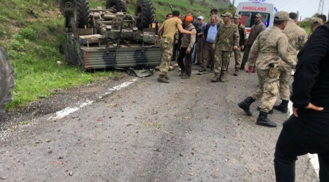 Askeri araç devrildi: 4 asker yaralandı