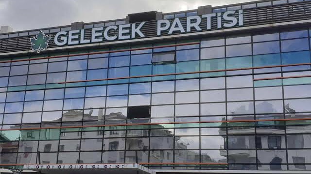 Gelecek Partisi’nde istifa depremi