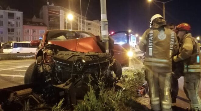 Silivri’ de alkollü sürücünün kullandığı otomobil ikiye bölündü
