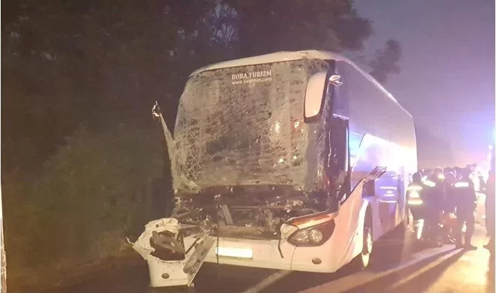 AK Partili seçmenleri taşıyan otobüs kaza yaptı: 22 kişi yaralandı