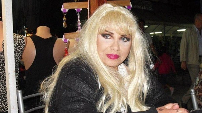 Ünlü şarkıcı hayatını kaybetti