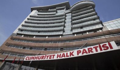 CHP’de radikal karar: Bütün danışmanlar kapı önüne konuldu