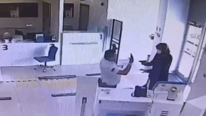 Kadın kılığına girip banka soydu