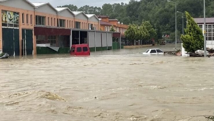 Türkiye’nin kuzeyi sele teslim: 2 kişi hayatını kaybetti