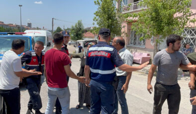 Hırsızlık şüphelileri muhabirlere saldırdı