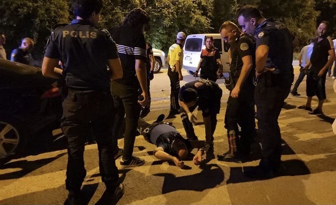 ‘Dur’ ihtarına uymadı, 1’i polis, 3 kişiyi yaraladı