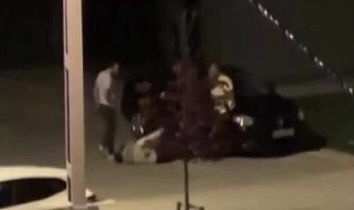 İstanbul’un göbeğinde 4 erkek, bir genç kadını evire çevire dövdü