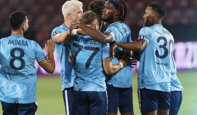 Adana Demirspor ilk golünü attı, avantajı kaptı